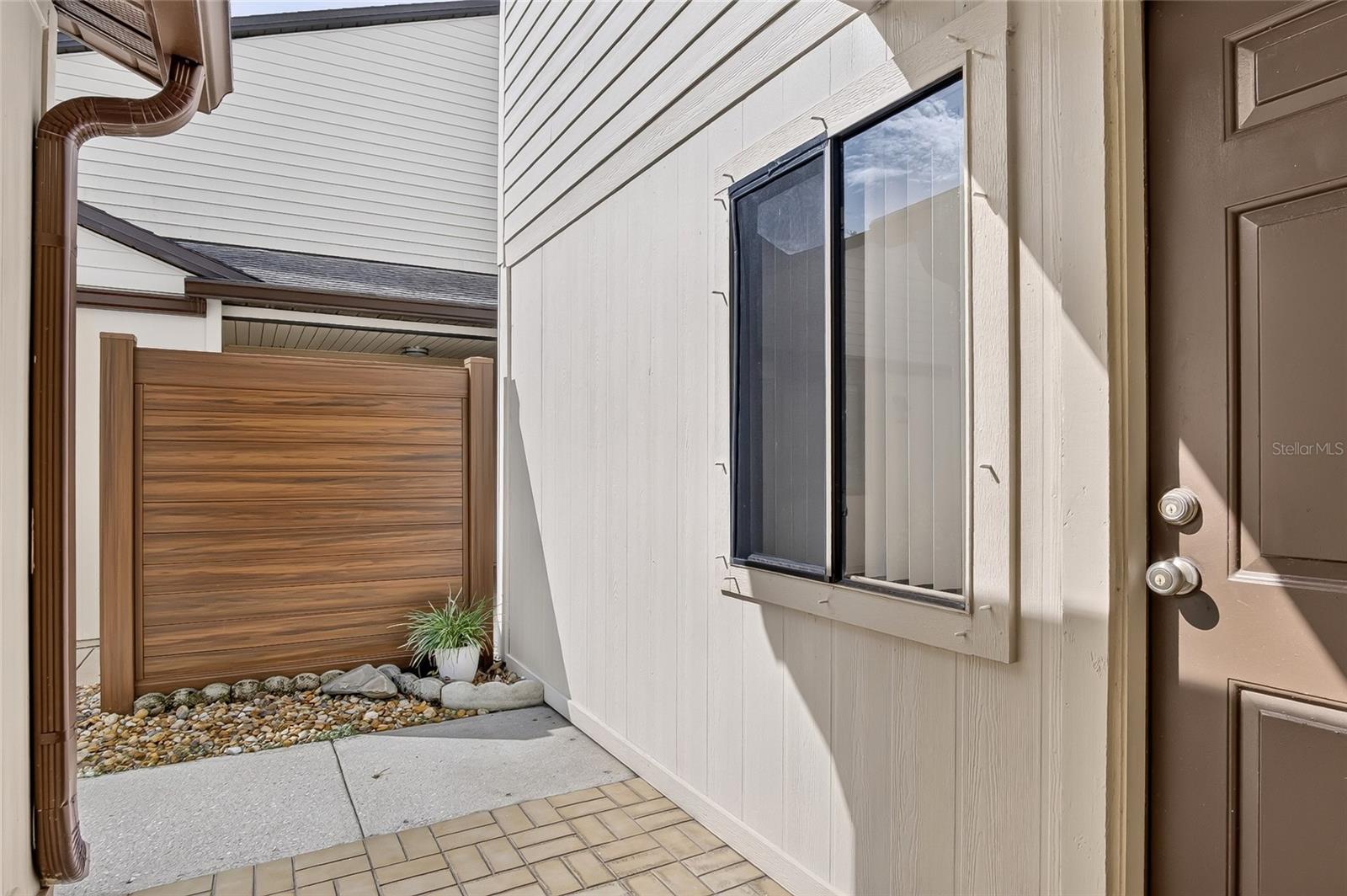 367 CASTLEWOOD LN — photo 3