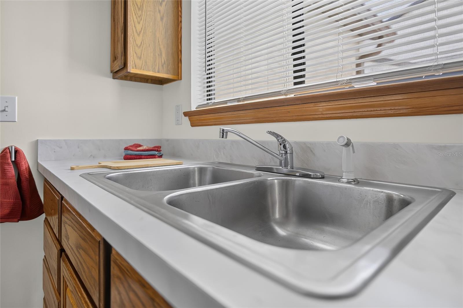 367 CASTLEWOOD LN — photo 9