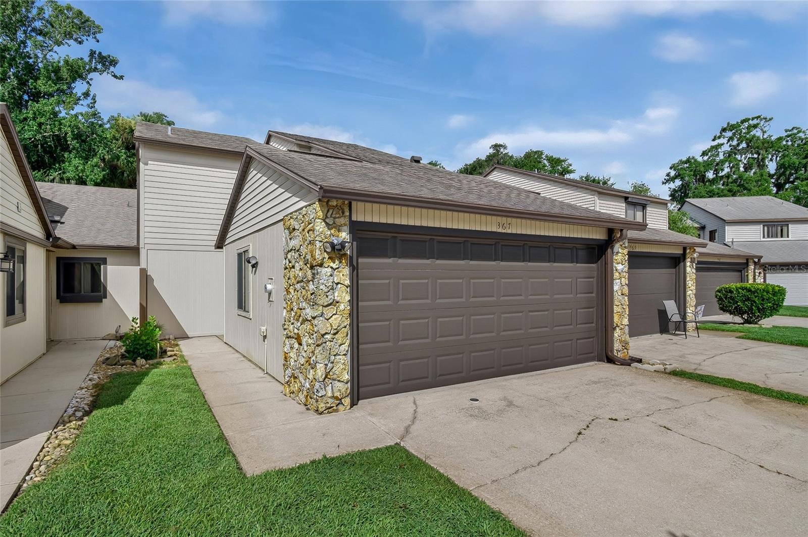 367 CASTLEWOOD LN