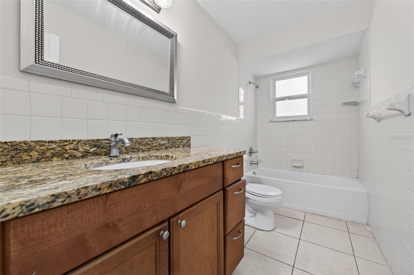 365 HAND AVE — photo 8