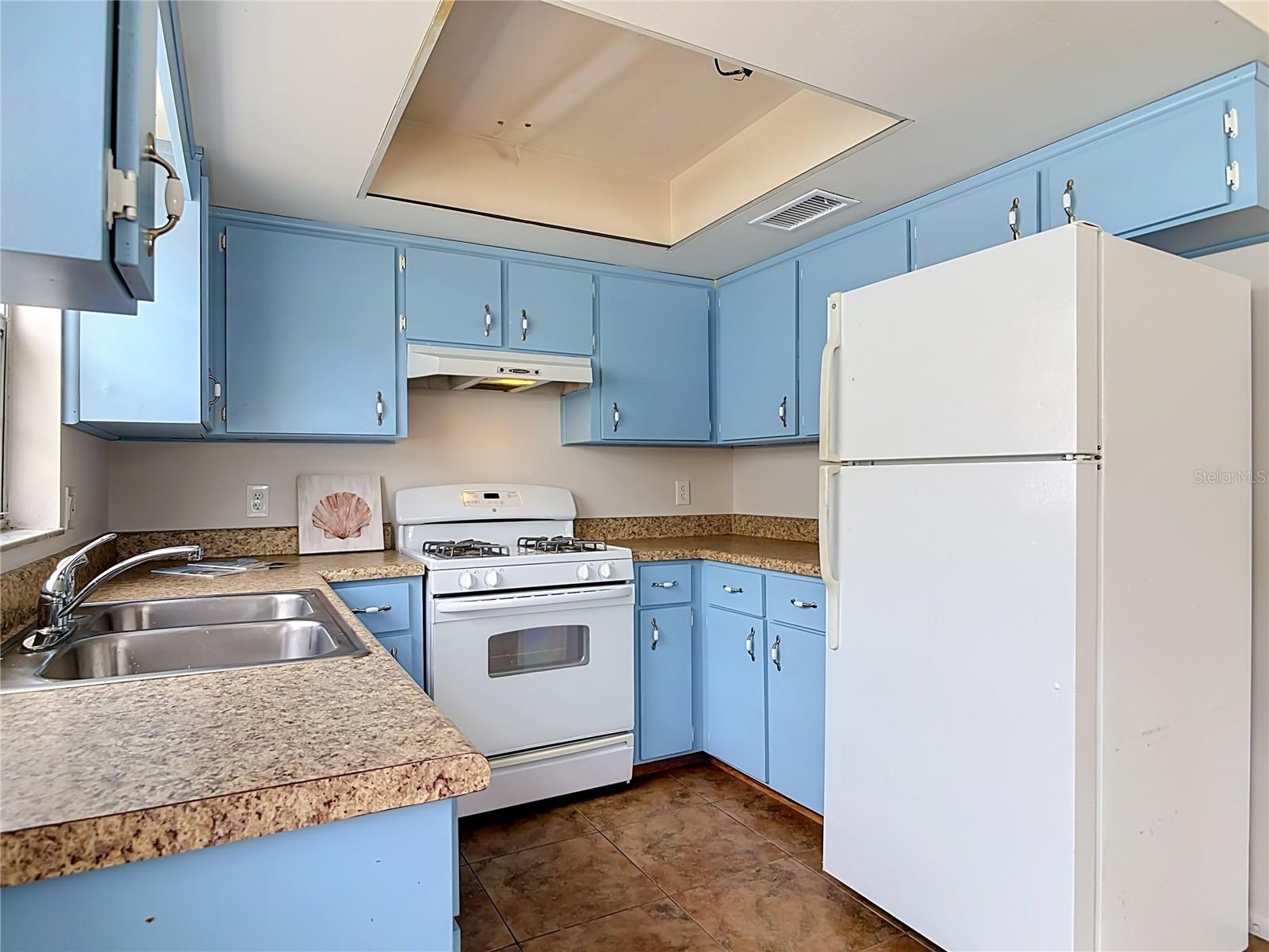 220 CRAWFORD RD — photo 11