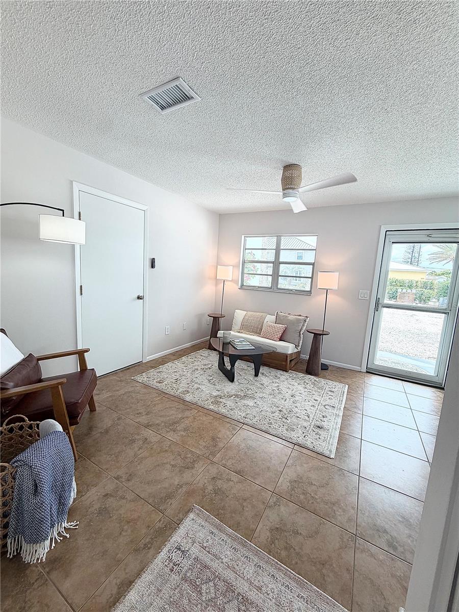 220 CRAWFORD RD — photo 12