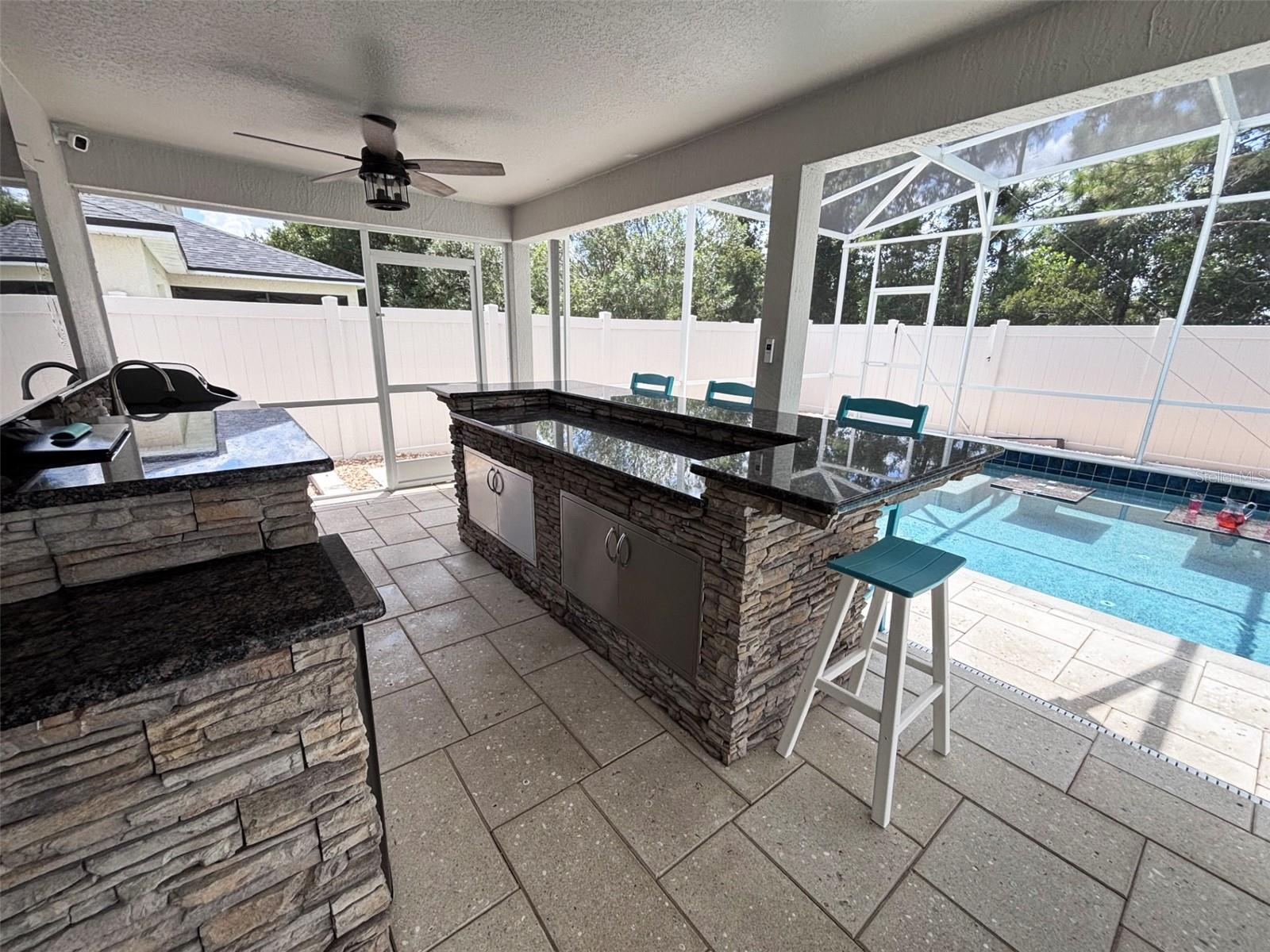 552 AEOLIAN DR — photo 6