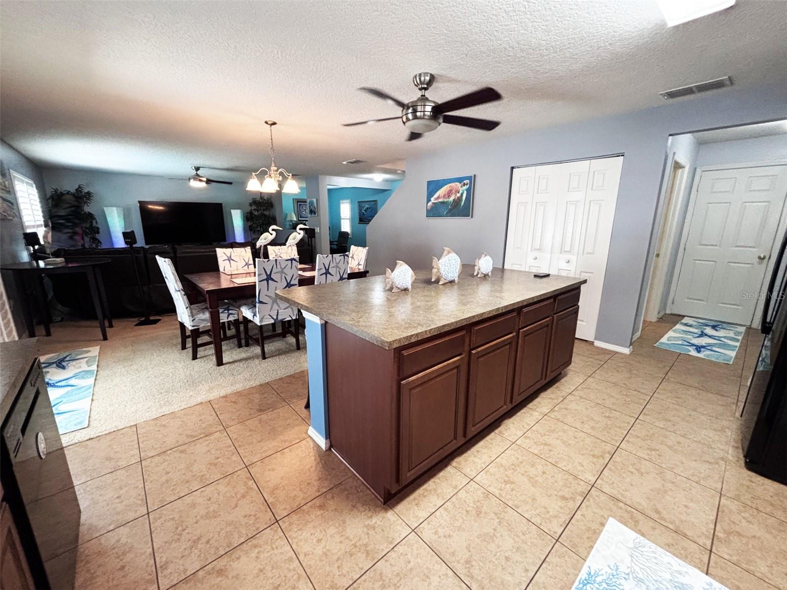 552 AEOLIAN DR — photo 7