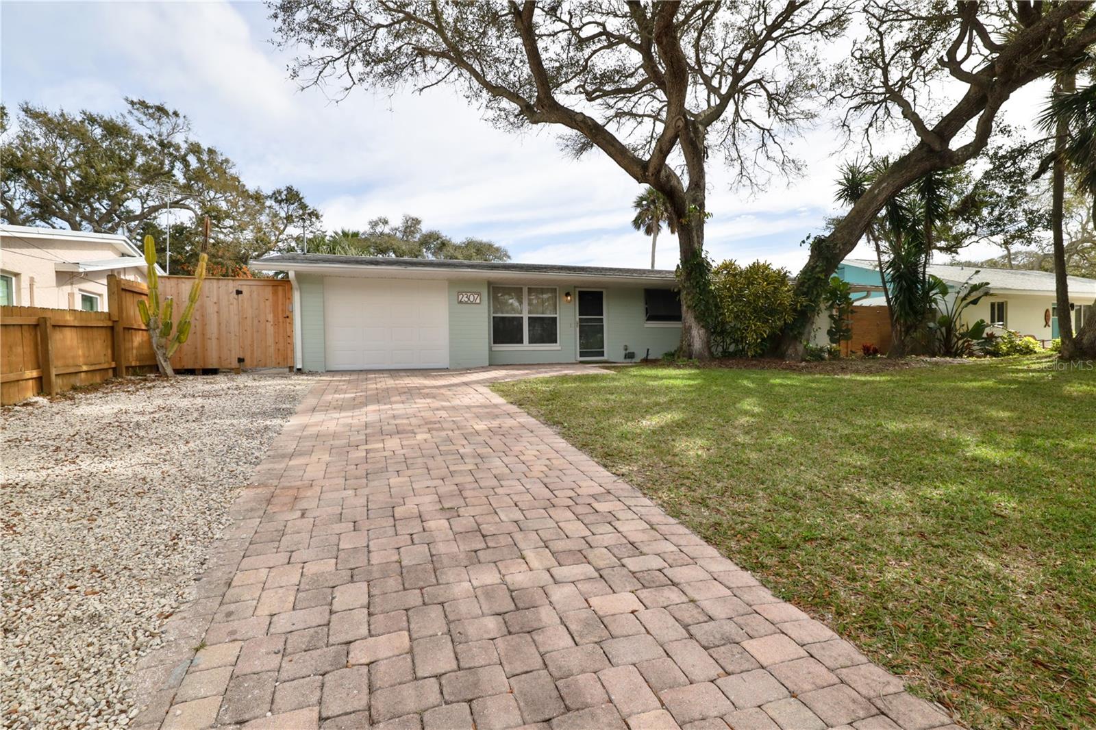 2307 SAXON DR