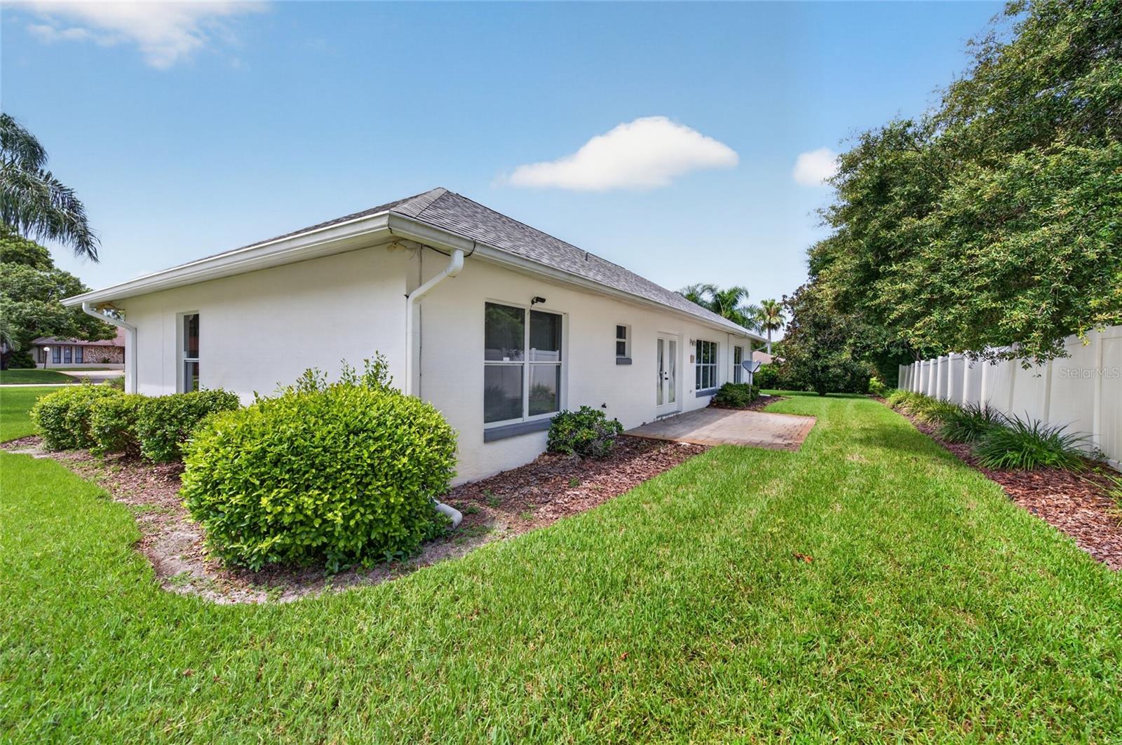 1004 STAGGERBUSH PL — photo 4