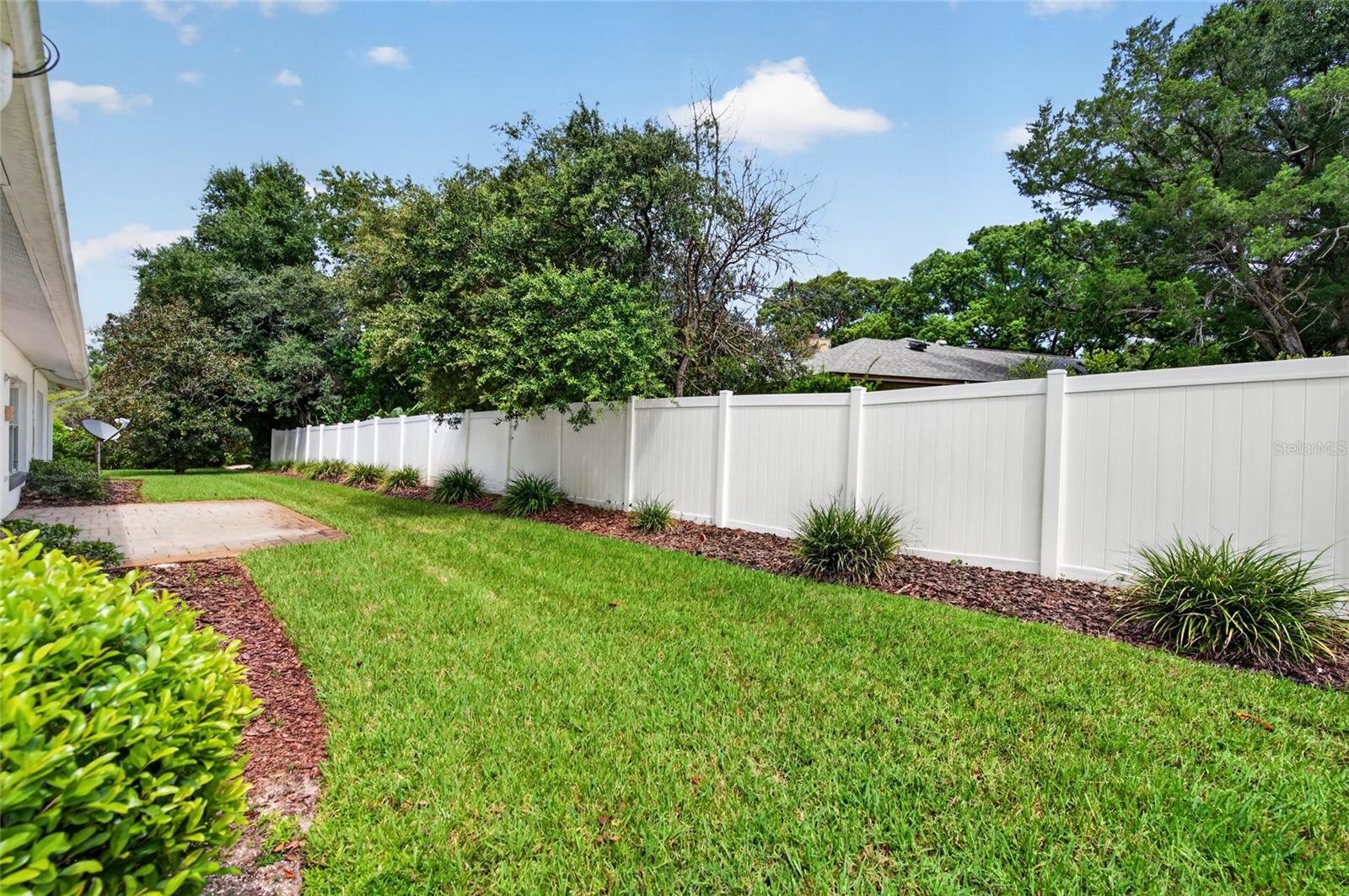 1004 STAGGERBUSH PL — photo 5