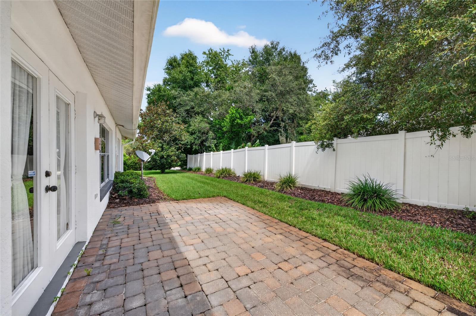 1004 STAGGERBUSH PL — photo 6