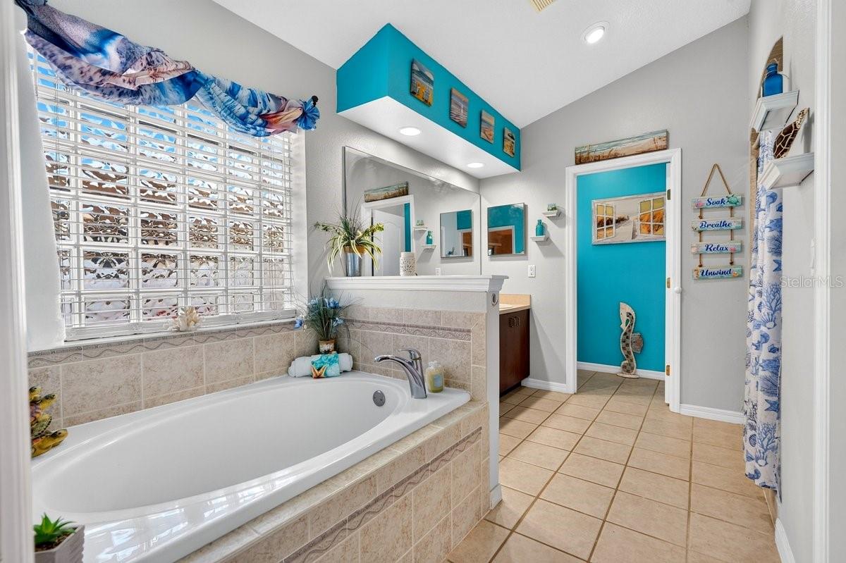 971 LEYBURN DR — photo 12