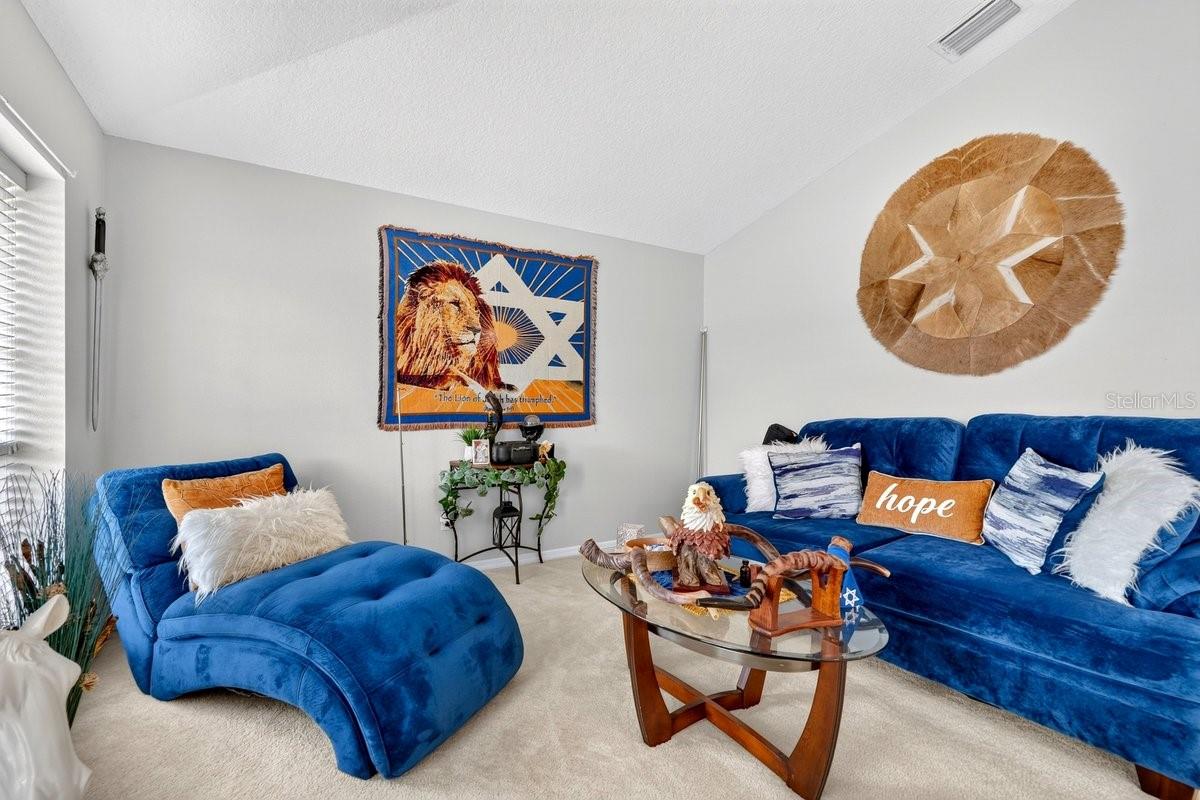 971 LEYBURN DR — photo 3