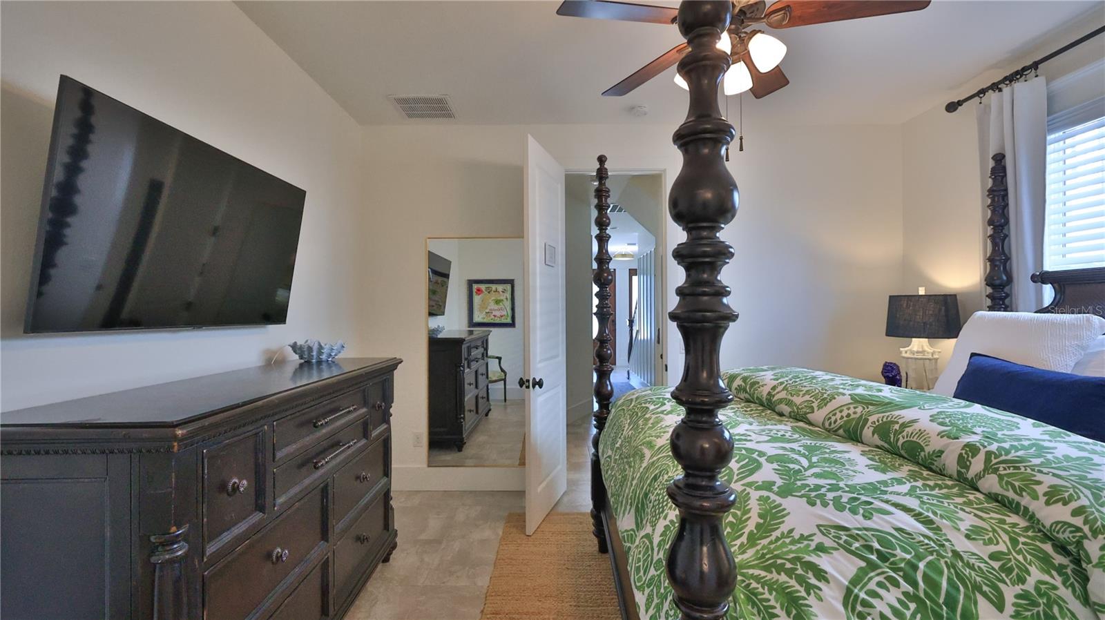 818 OCEAN AVE — photo 10