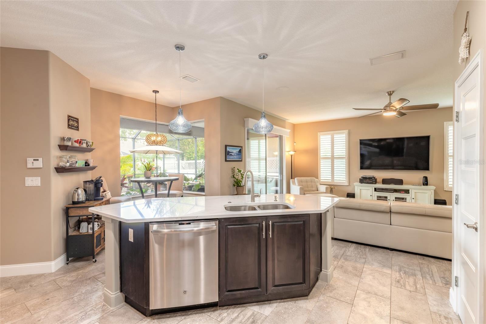 3659 CESI AVE — photo 6