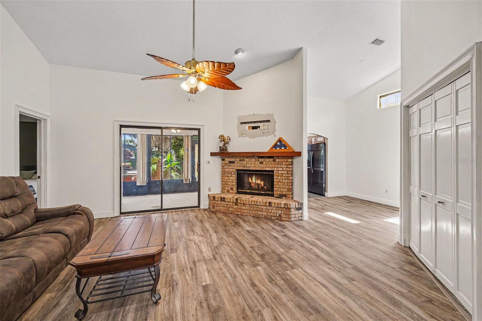 748 PINE SHORES CIR — photo 4