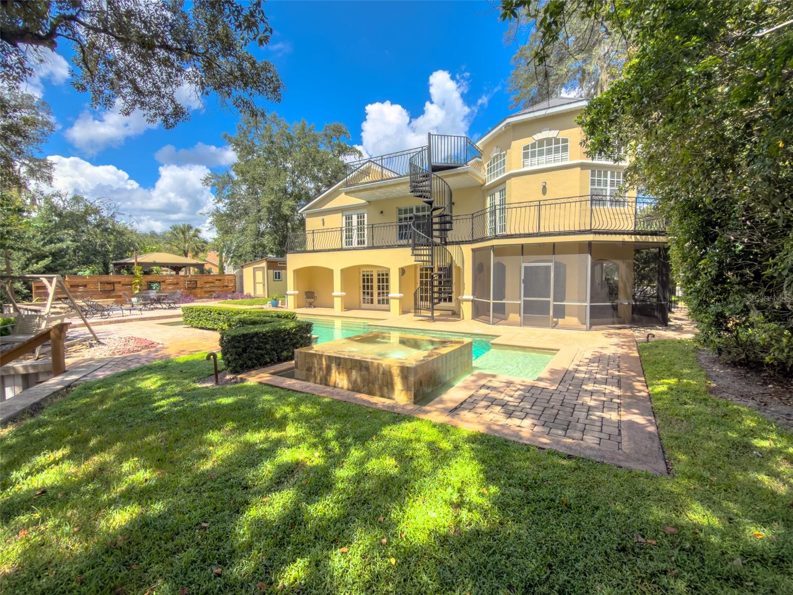 2261 POINSETTIA DR — photo 5