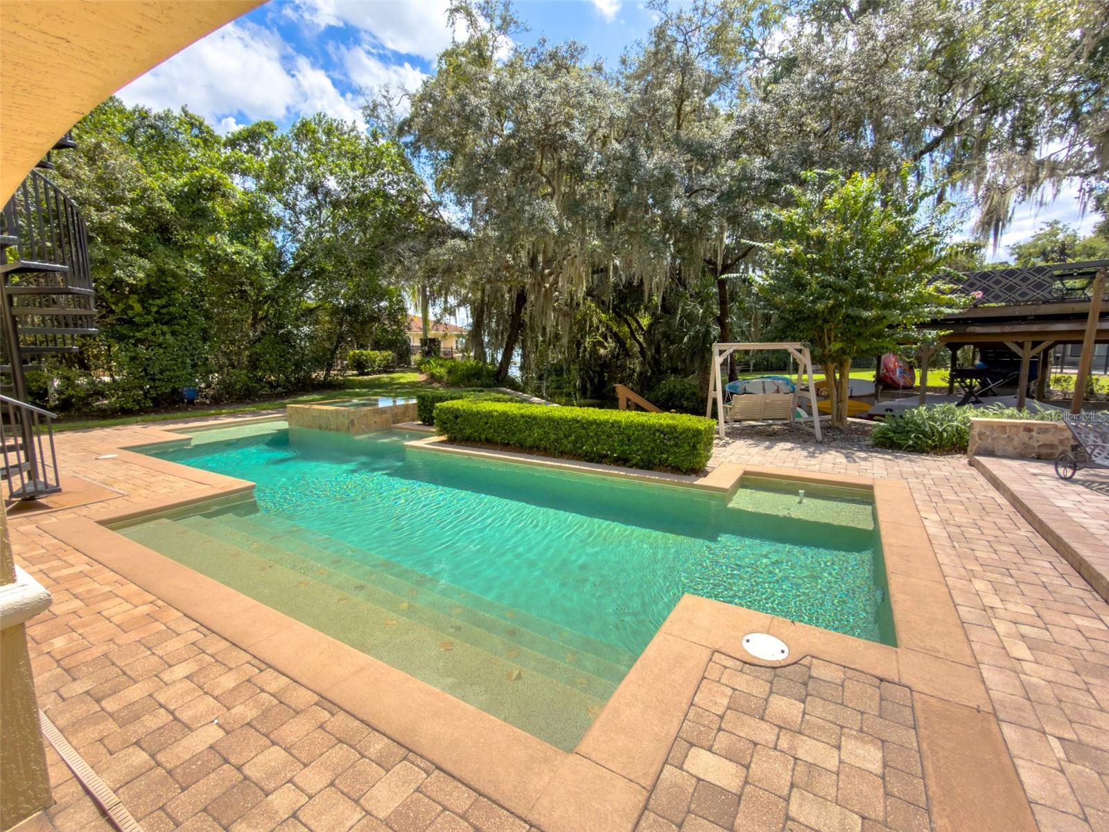 2261 POINSETTIA DR — photo 7