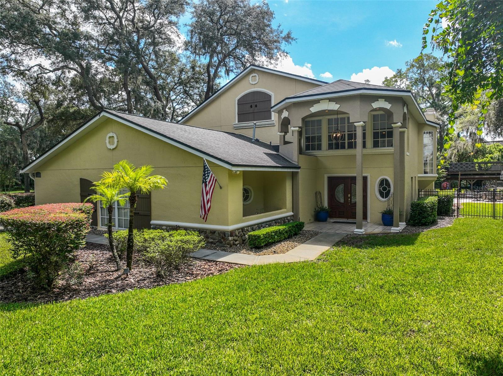 2261 POINSETTIA DR