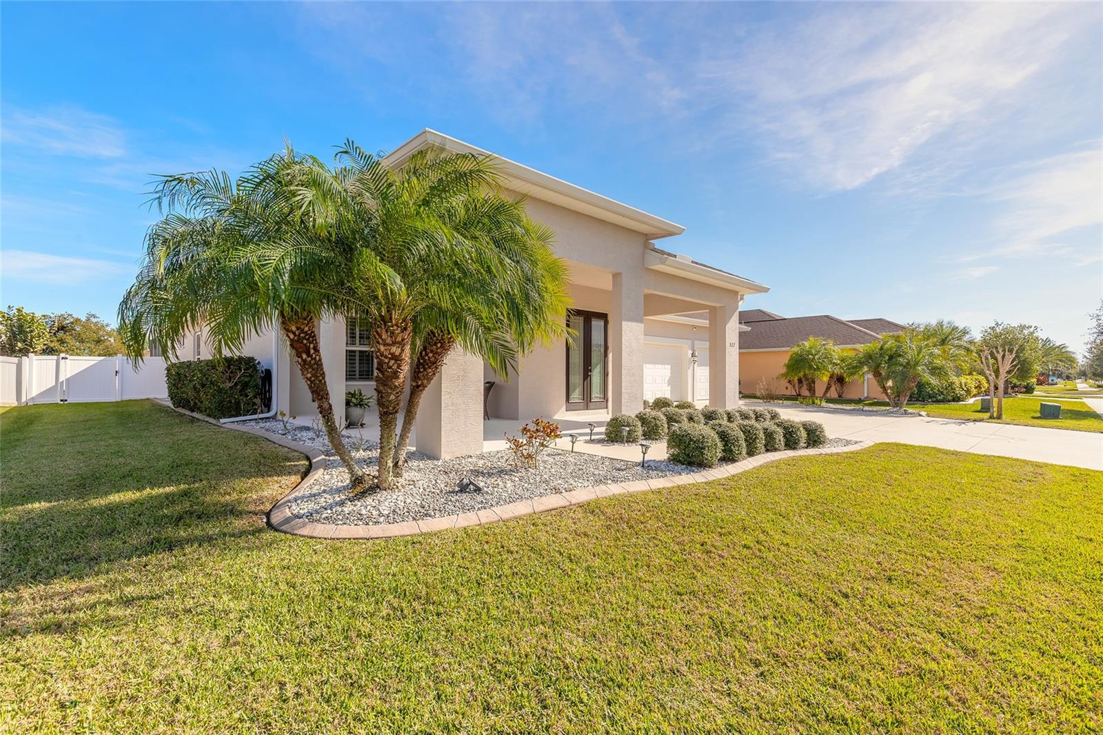 527 LUNA BELLA LN — photo 3