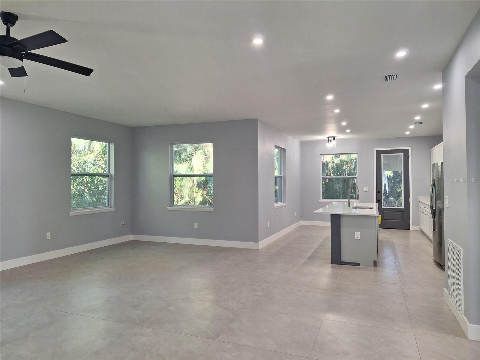 1400 CONRAD DR — photo 3
