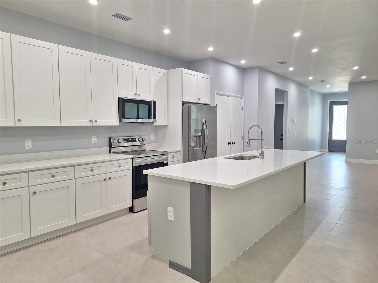 1400 CONRAD DR — photo 8