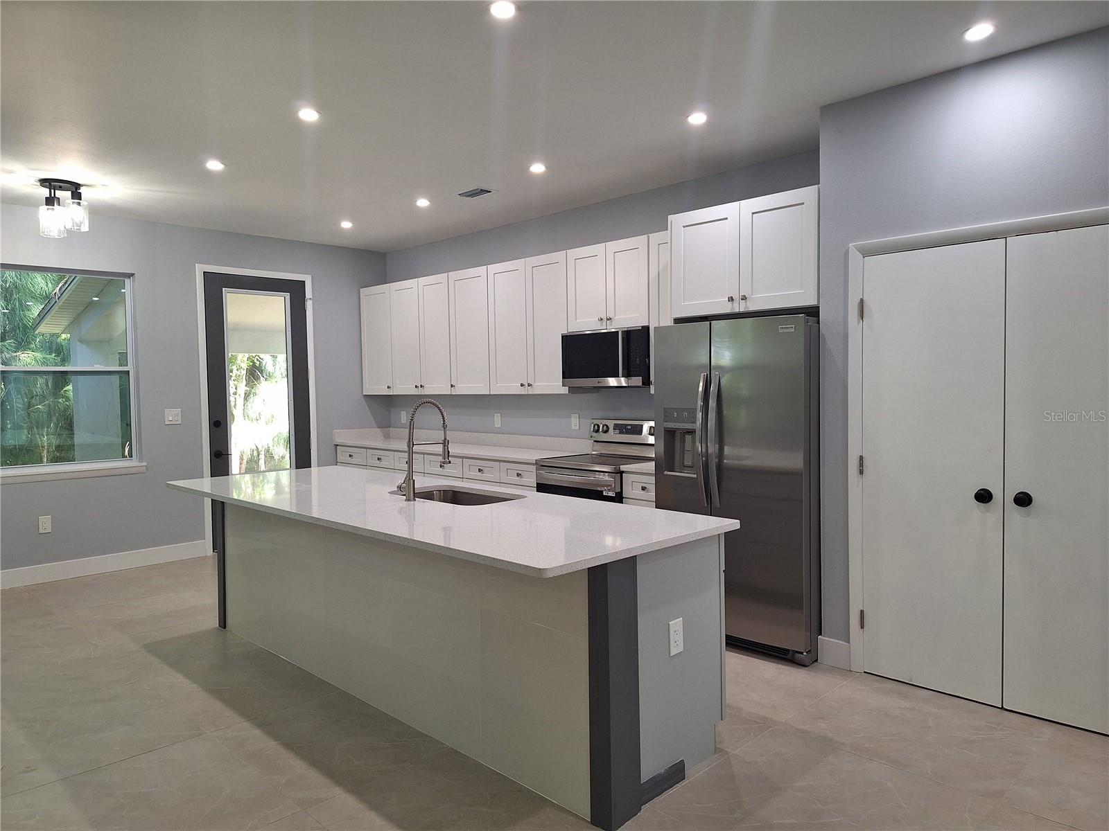 1400 CONRAD DR — photo 9