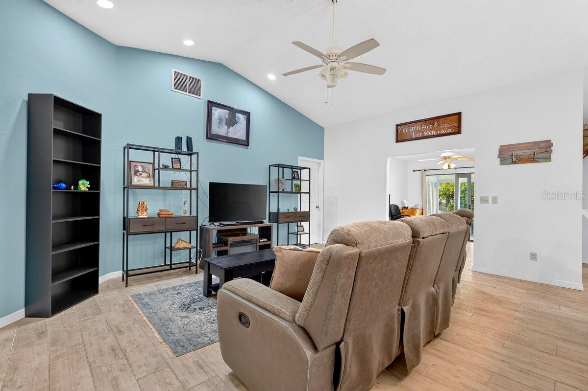 786 PINE SHORES CIR — photo 3