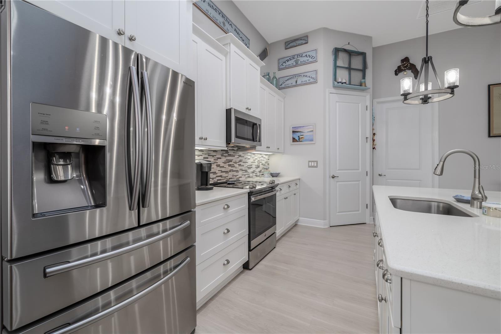3069 BORASSUS DR — photo 8