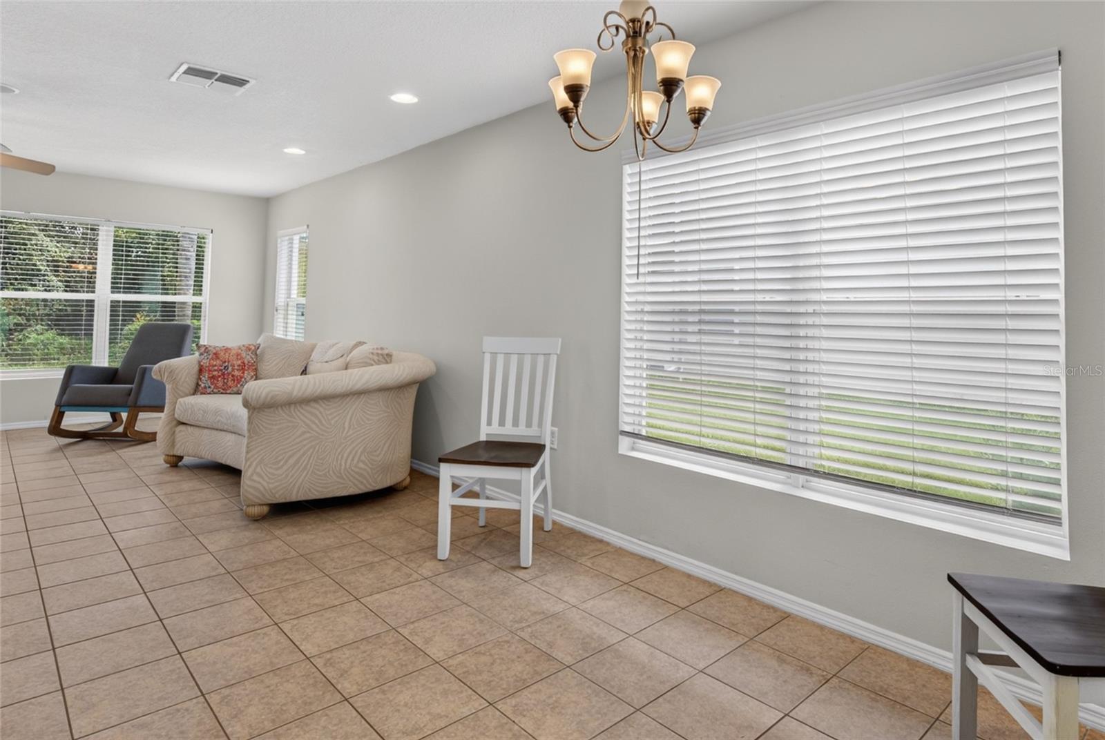 521 MOUNT OLYMPUS BLVD — photo 4