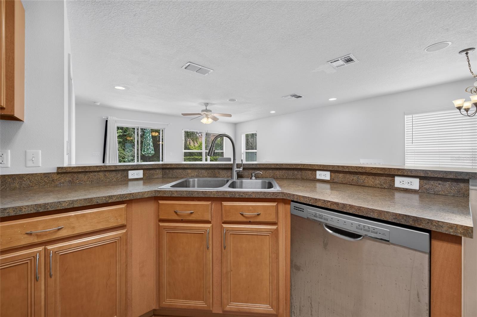 521 MOUNT OLYMPUS BLVD — photo 10