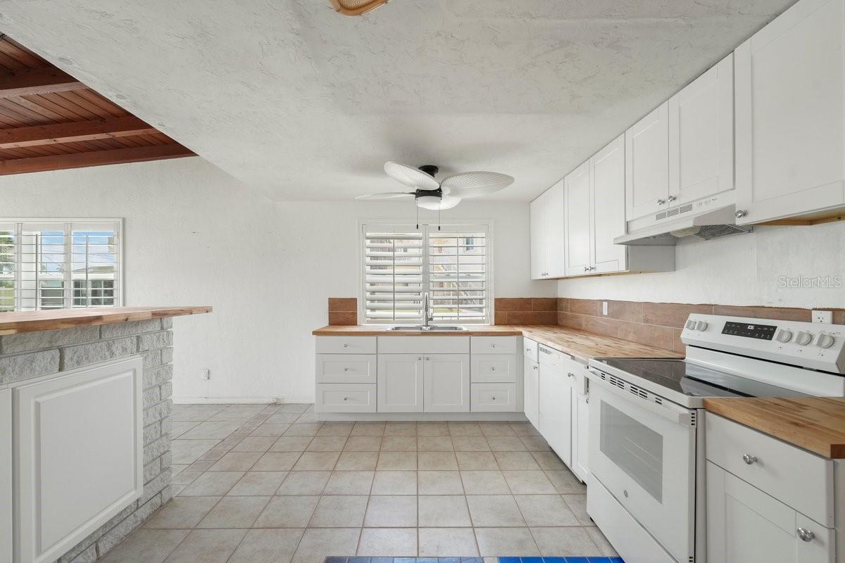 3 OCEAN EDGE DR — photo 11