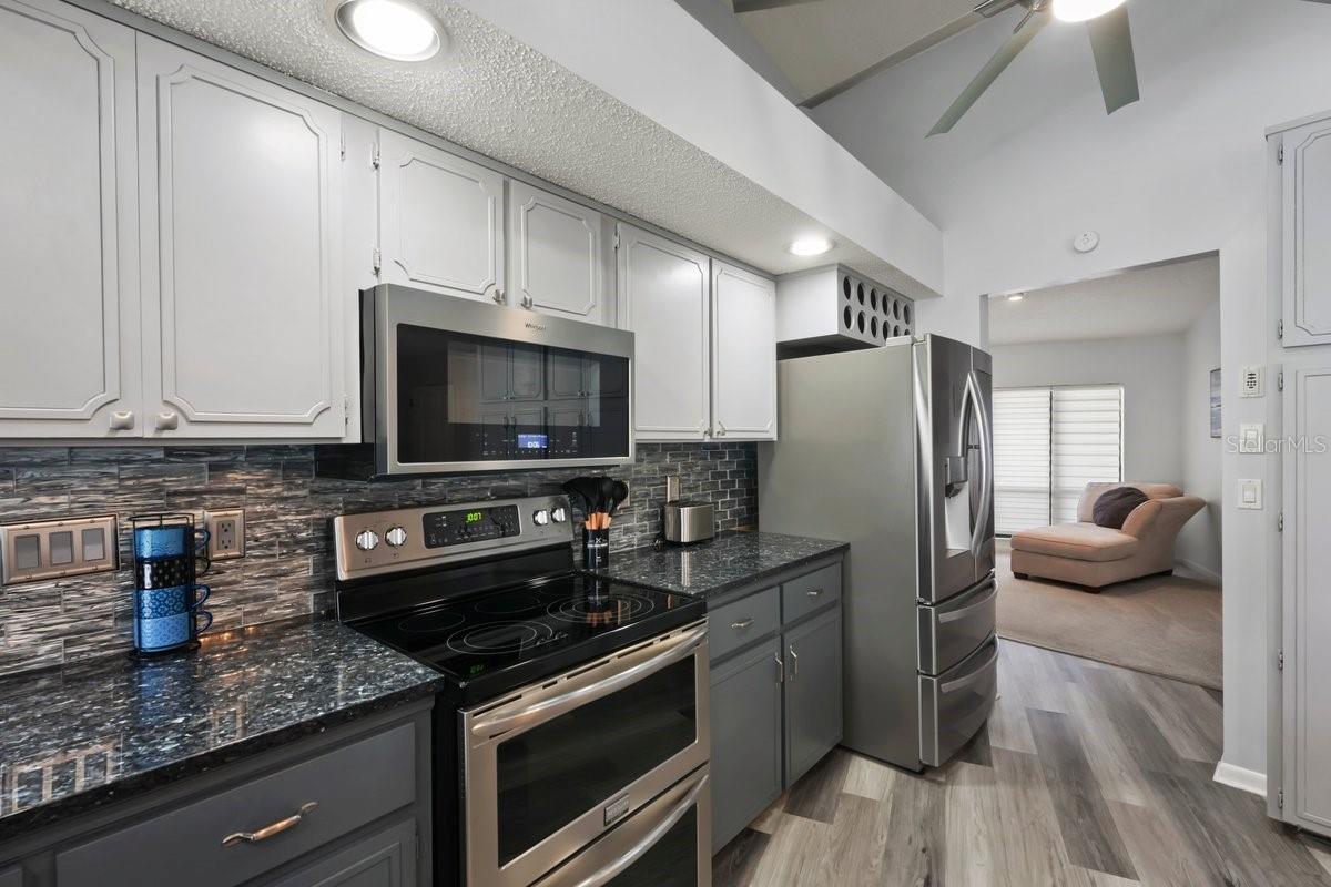 7 FOLCROFT LN — photo 12