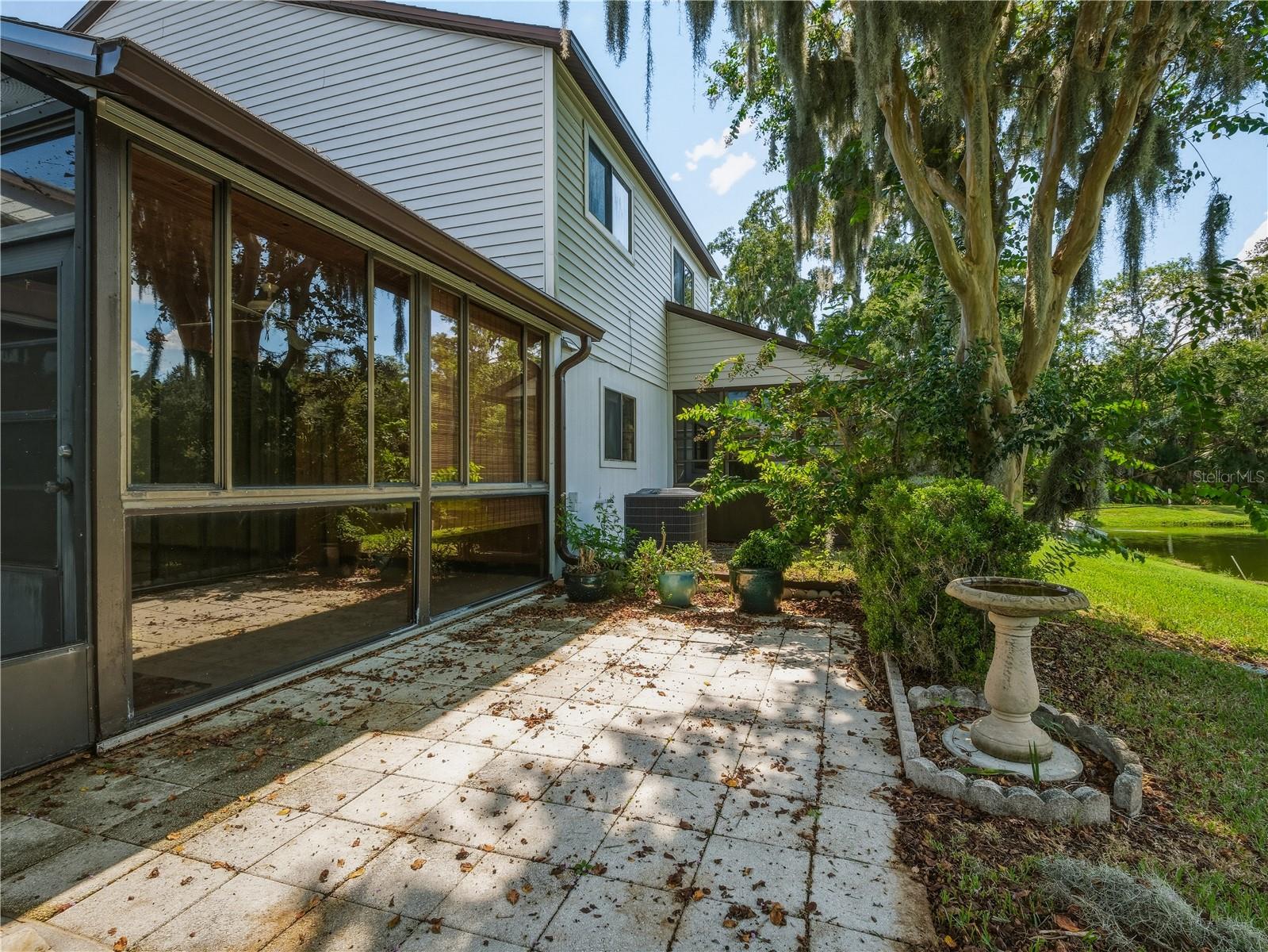 351 CASTLEWOOD LN — photo 2