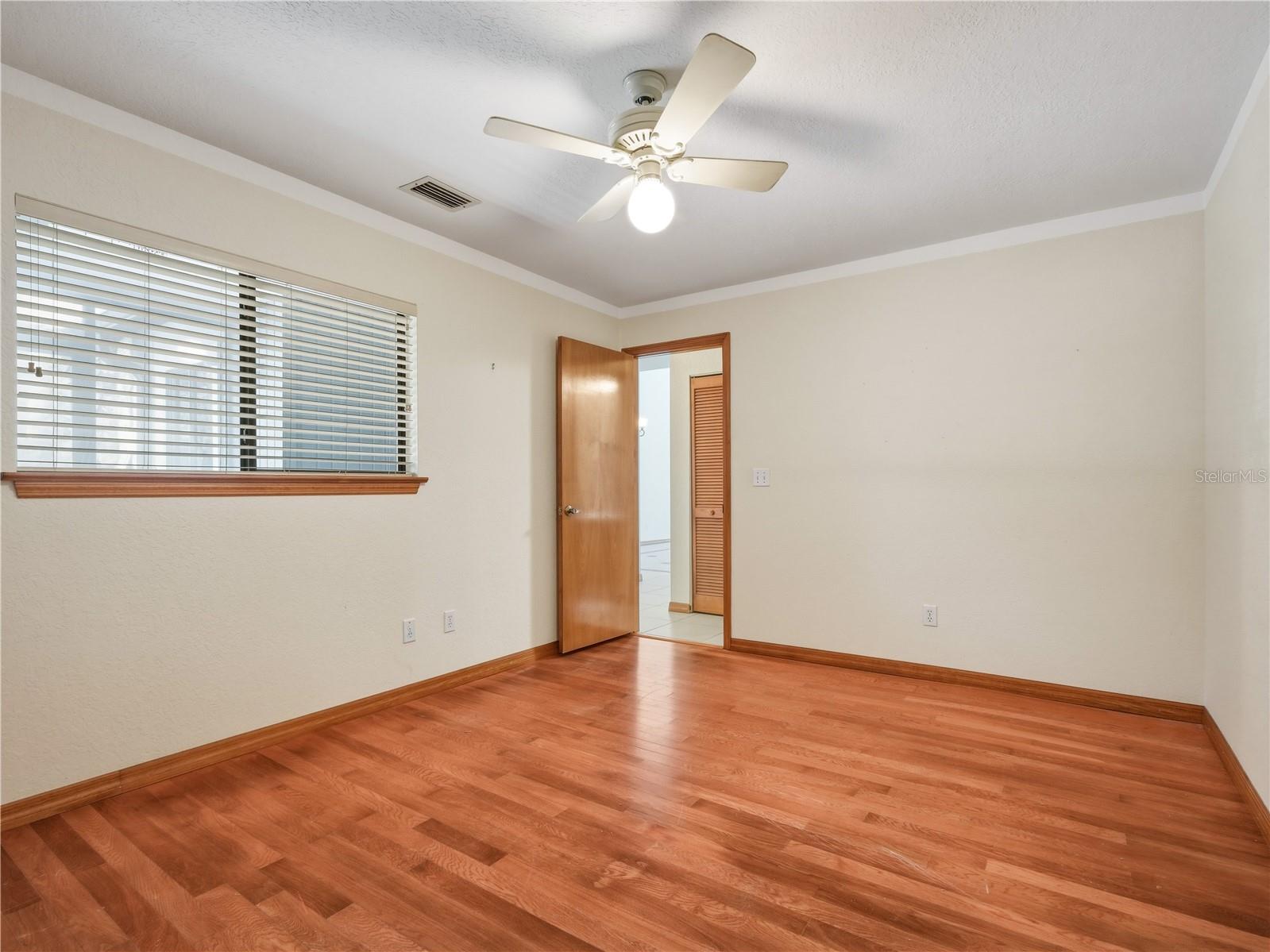 351 CASTLEWOOD LN — photo 11