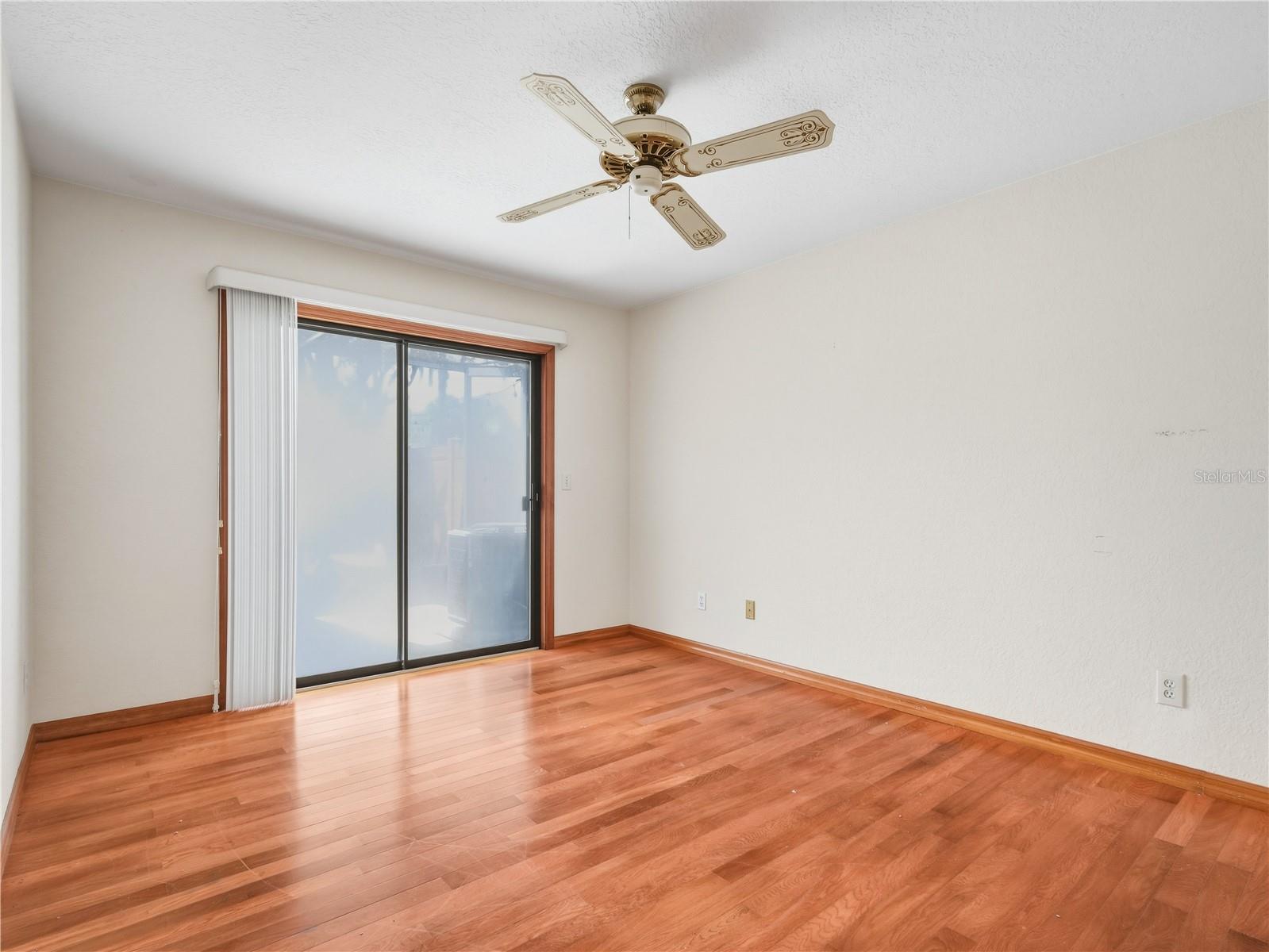 351 CASTLEWOOD LN — photo 12
