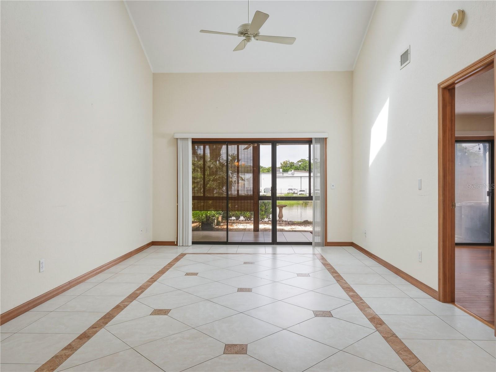 351 CASTLEWOOD LN — photo 4