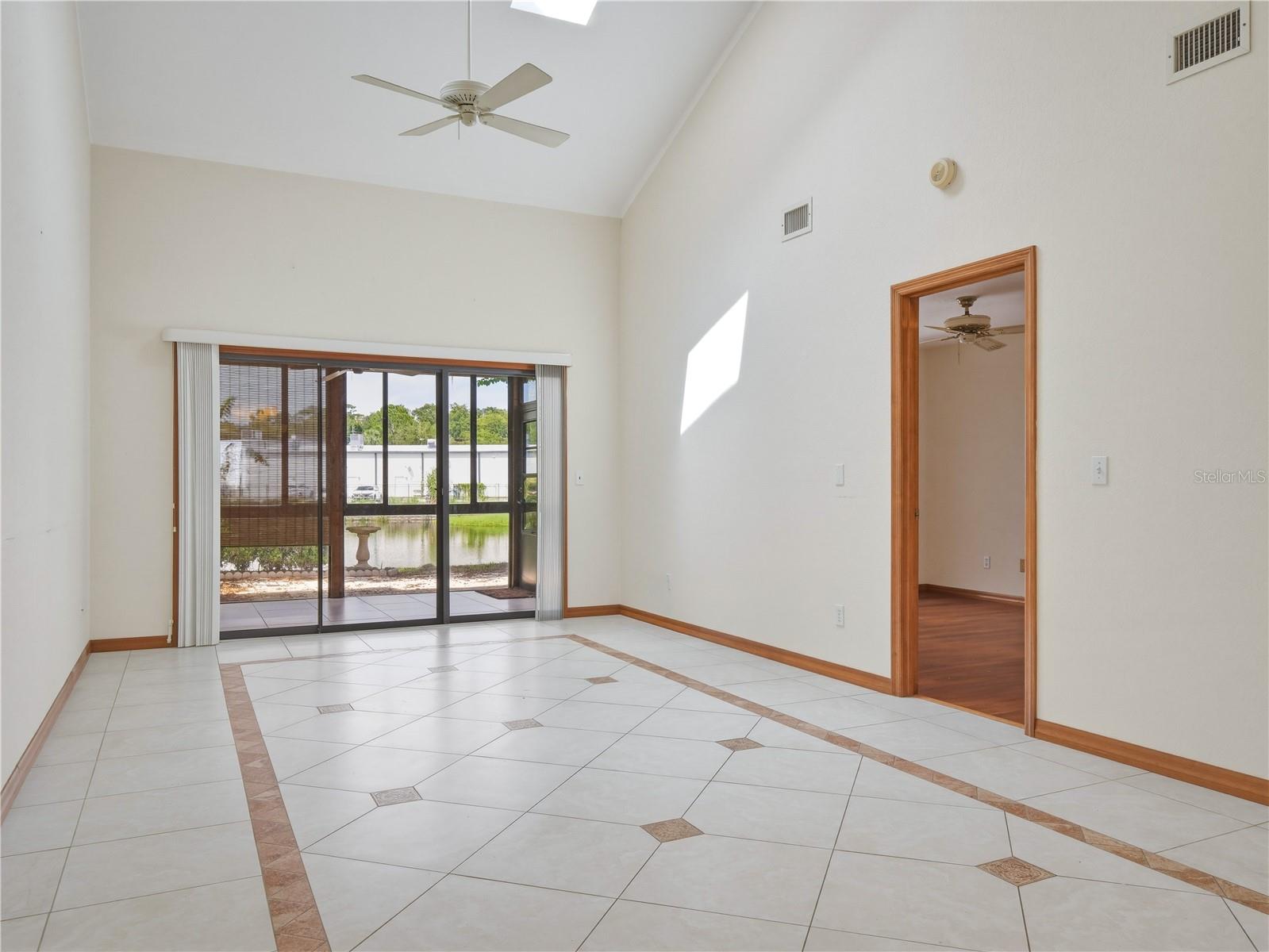 351 CASTLEWOOD LN — photo 5