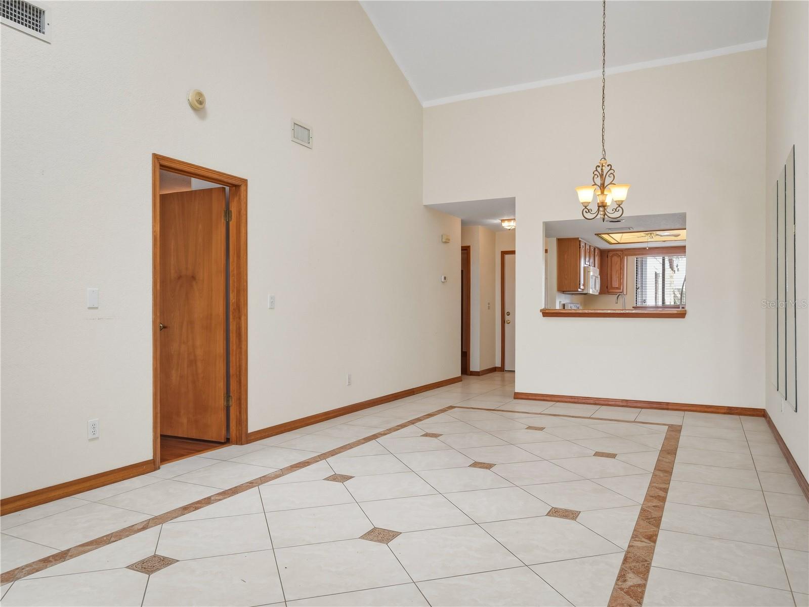 351 CASTLEWOOD LN — photo 6