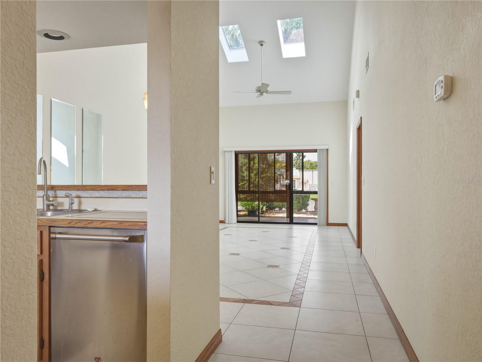 351 CASTLEWOOD LN — photo 8