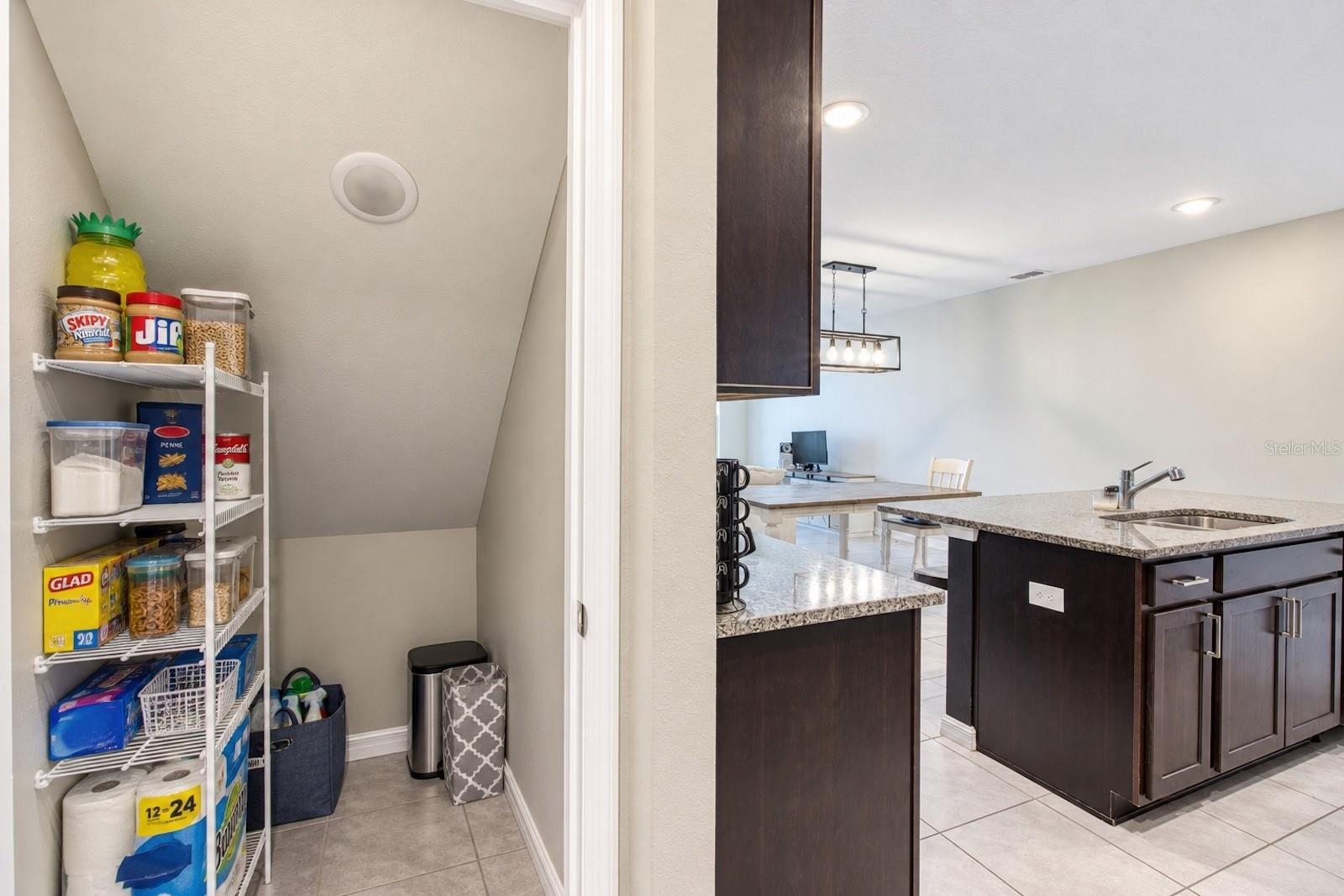 635 BELGROVE ST — photo 6
