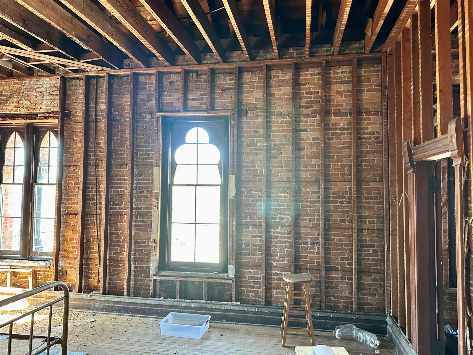 209 N OAK AVE — photo 2