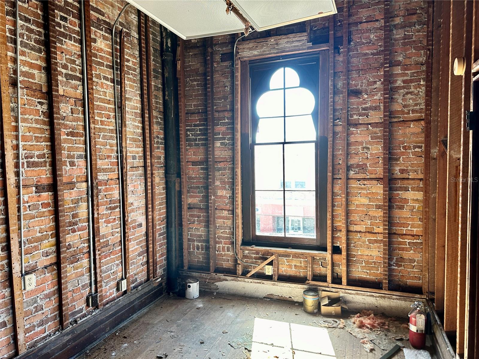 209 N OAK AVE — photo 3