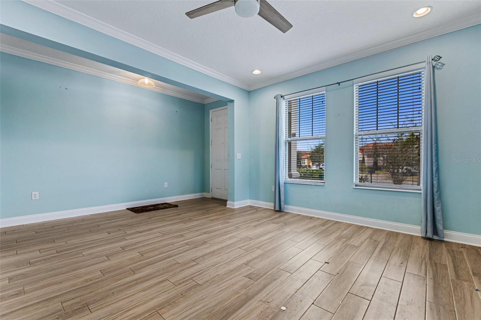 281 ANCONA AVE — photo 10
