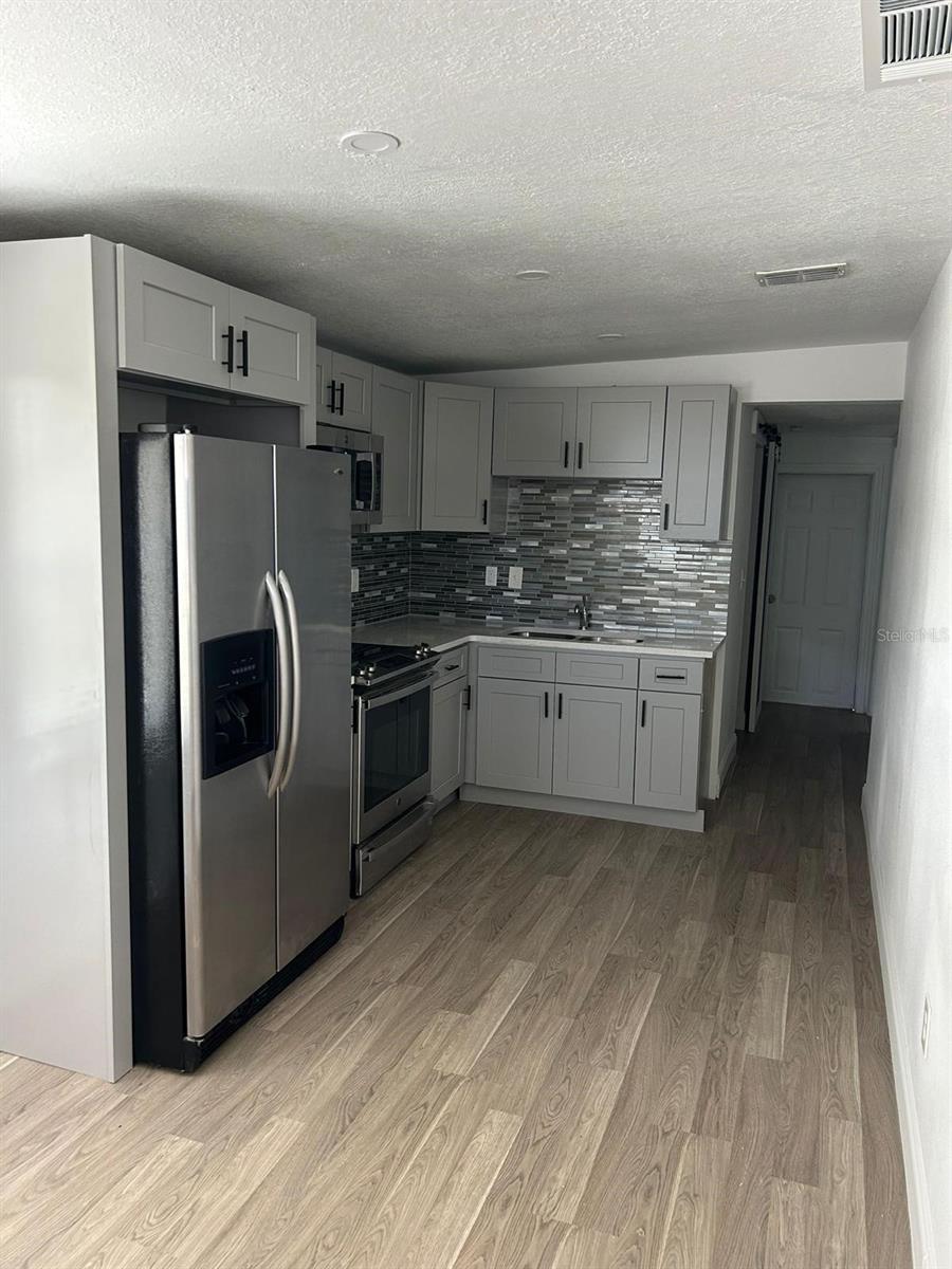 73 BROOKS DR — photo 3