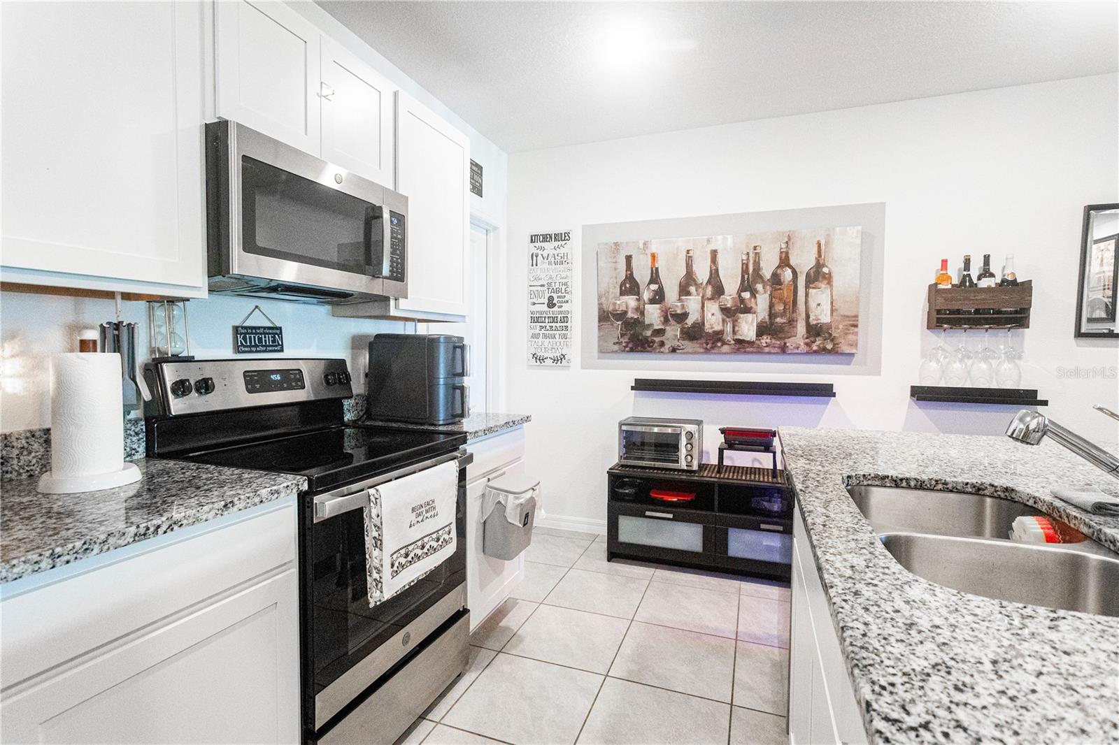 643 BELGROVE ST — photo 4
