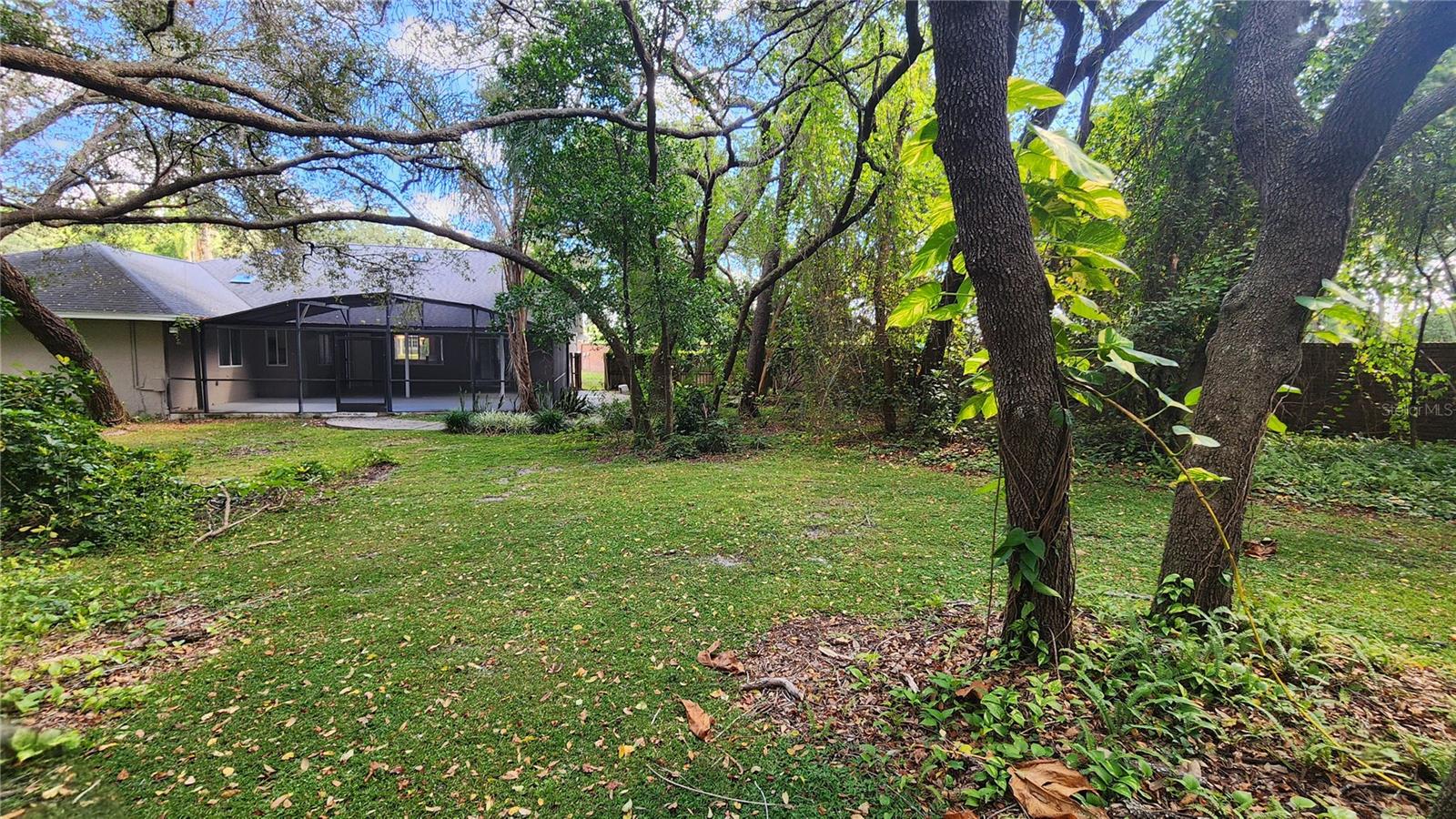 300 SUN OAKS CT — photo 3