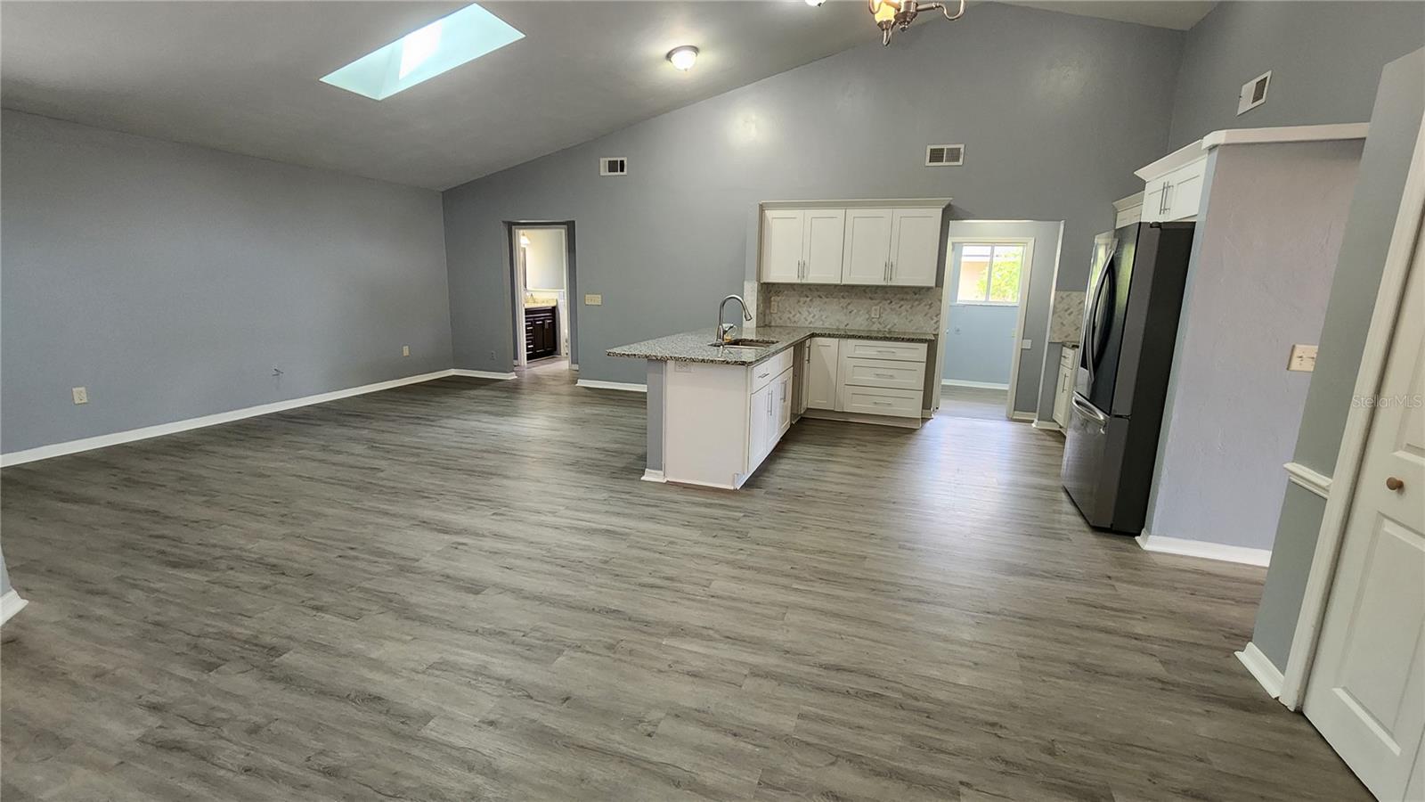 300 SUN OAKS CT — photo 7