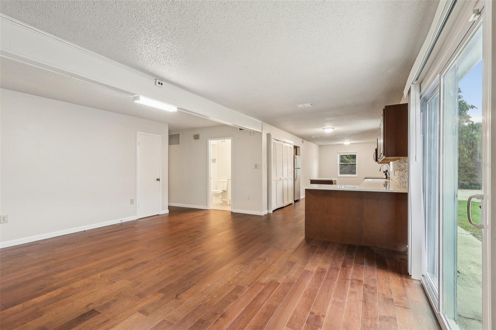 104 HALLMARK CT — photo 8