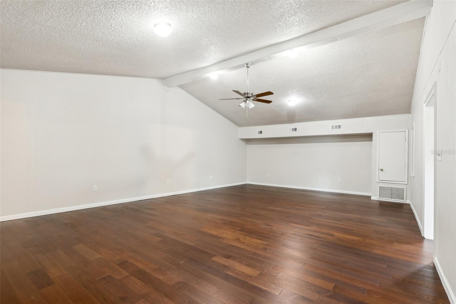 104 HALLMARK CT — photo 9