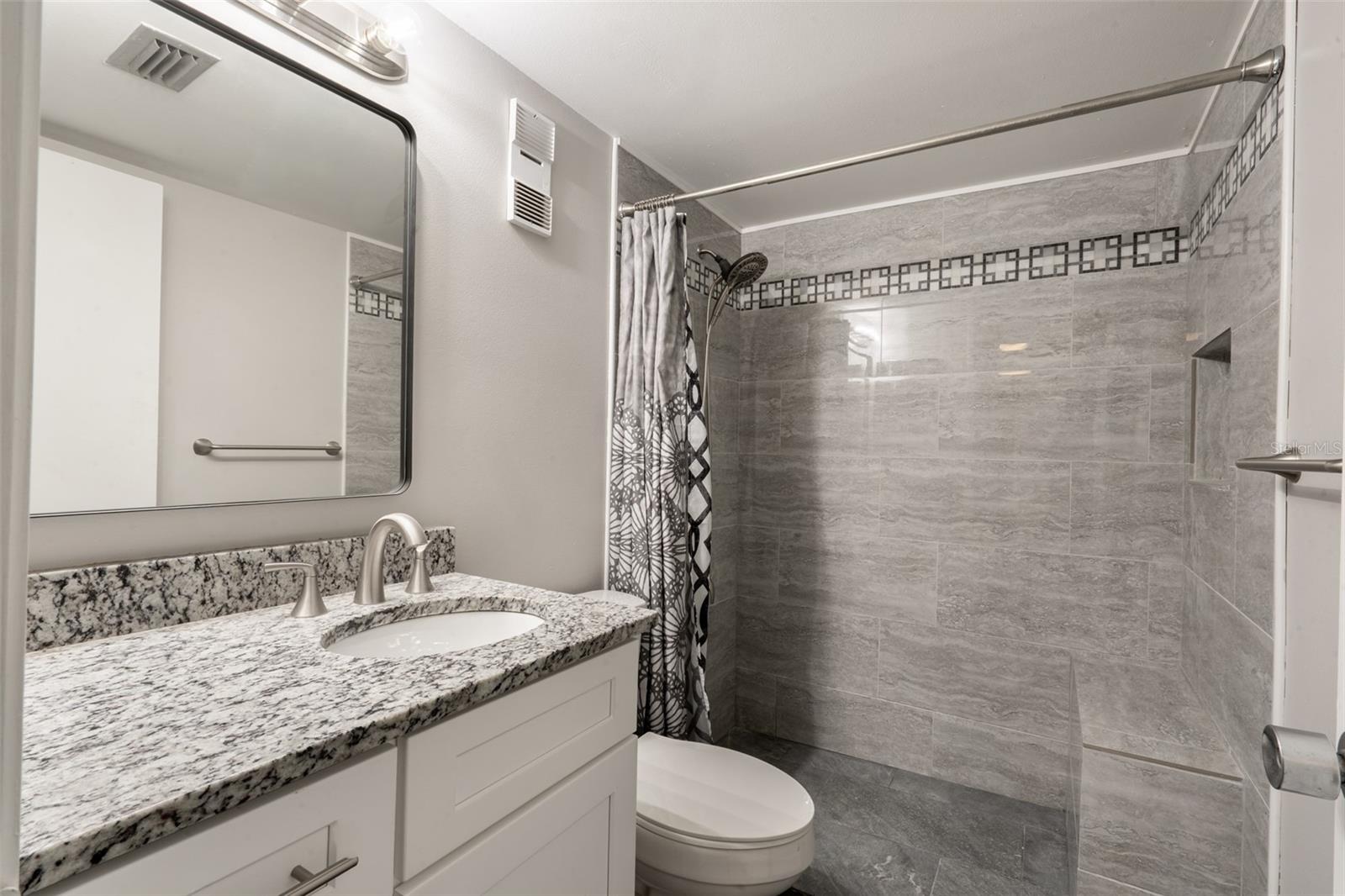 100 SWEETGUM WOODS CT #10C — photo 11