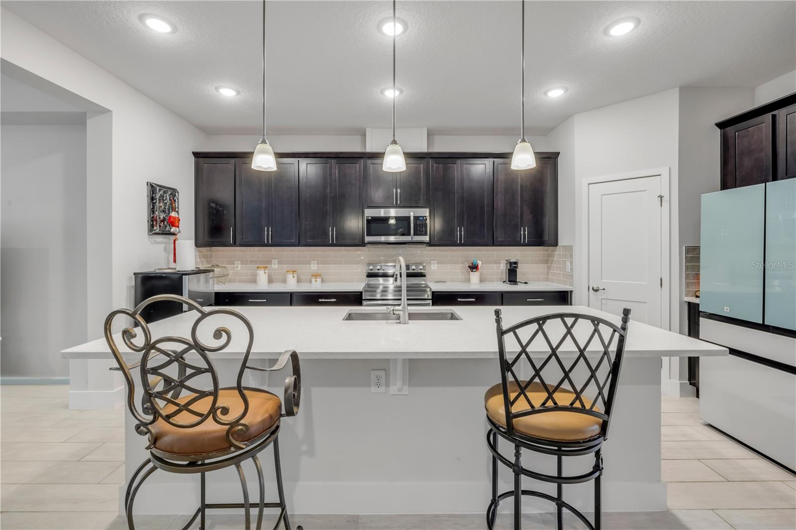3034 ADRIAN DR — photo 10