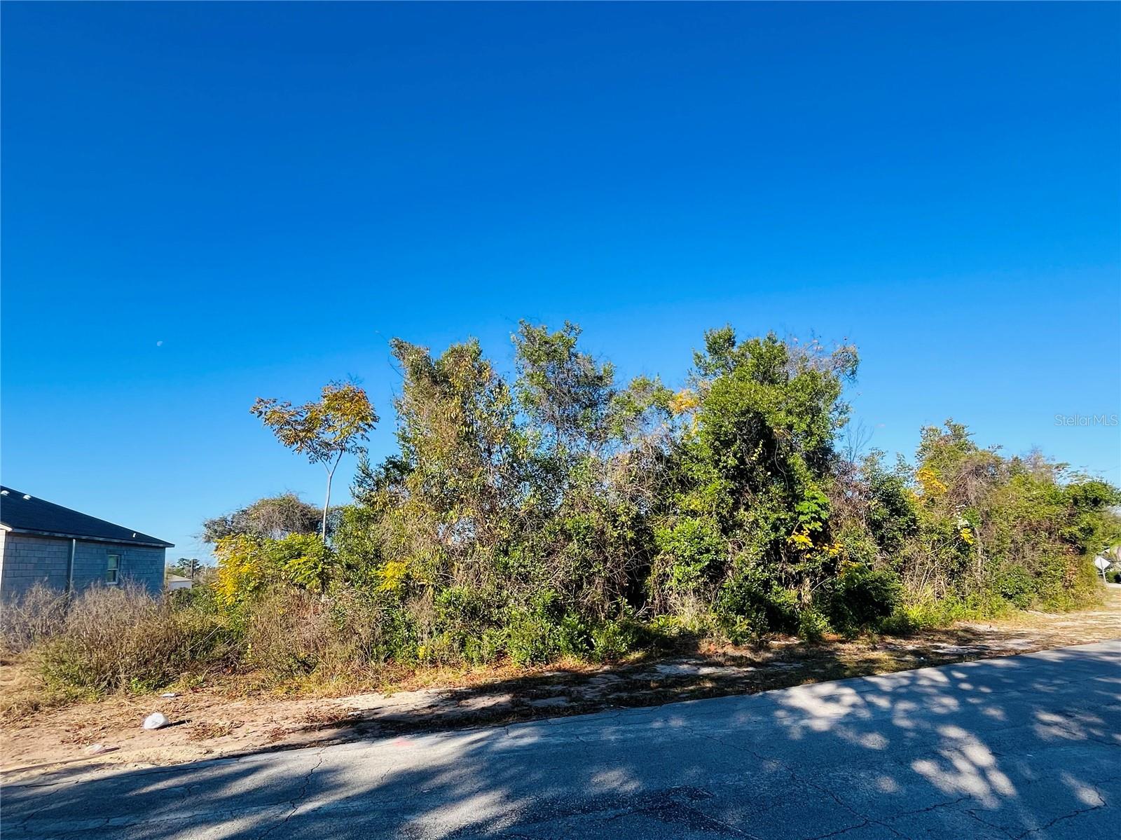 2106 E GLORIA DR